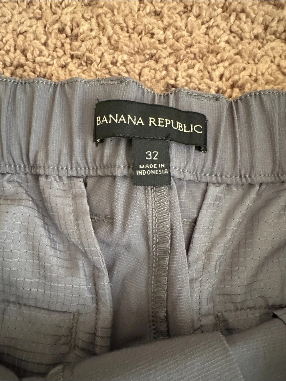 Like New! Banana Republic Men's Gray Performance Flat-Front Shorts